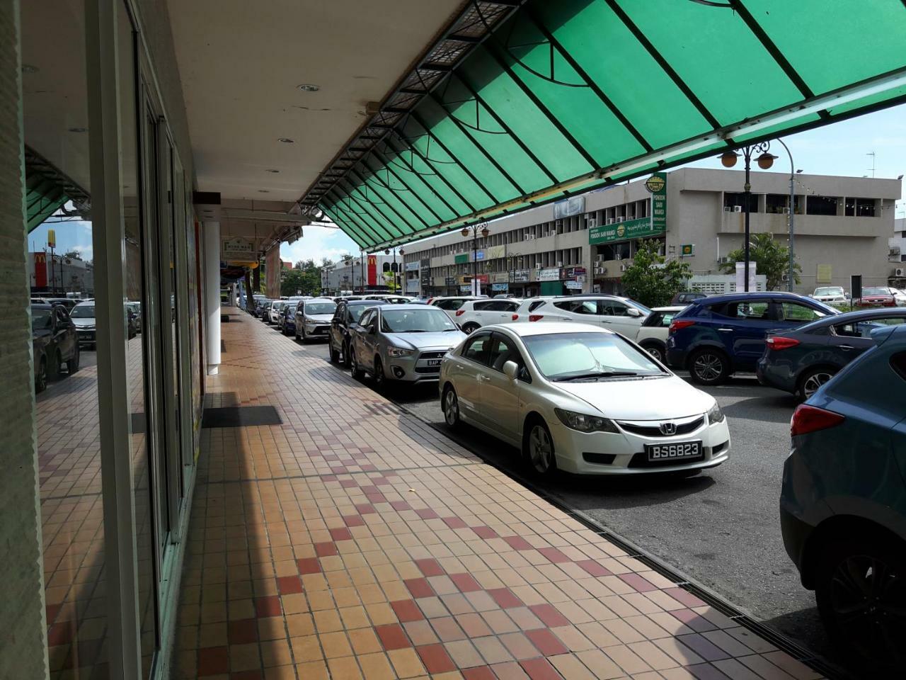 Ez Lodgings Kampong Gadong Exterior foto